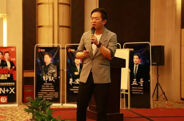 邬欣分享《三招教你快速解决拓客》